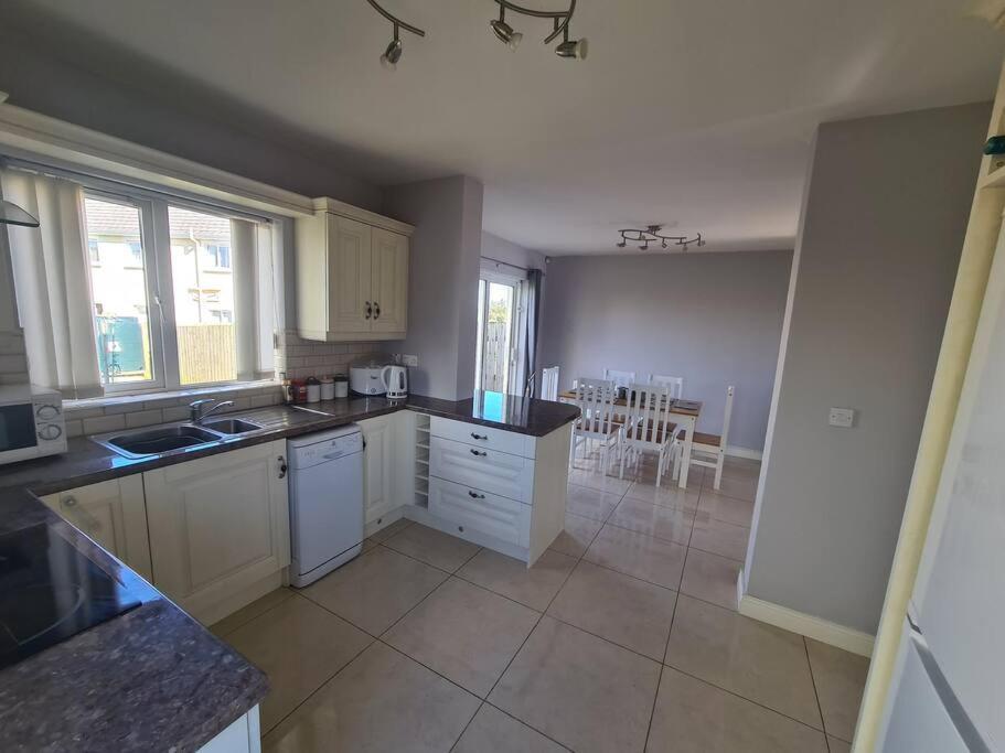 Bundoran Seaside Stays House - Wifi, Large Spacious Home ภายนอก รูปภาพ