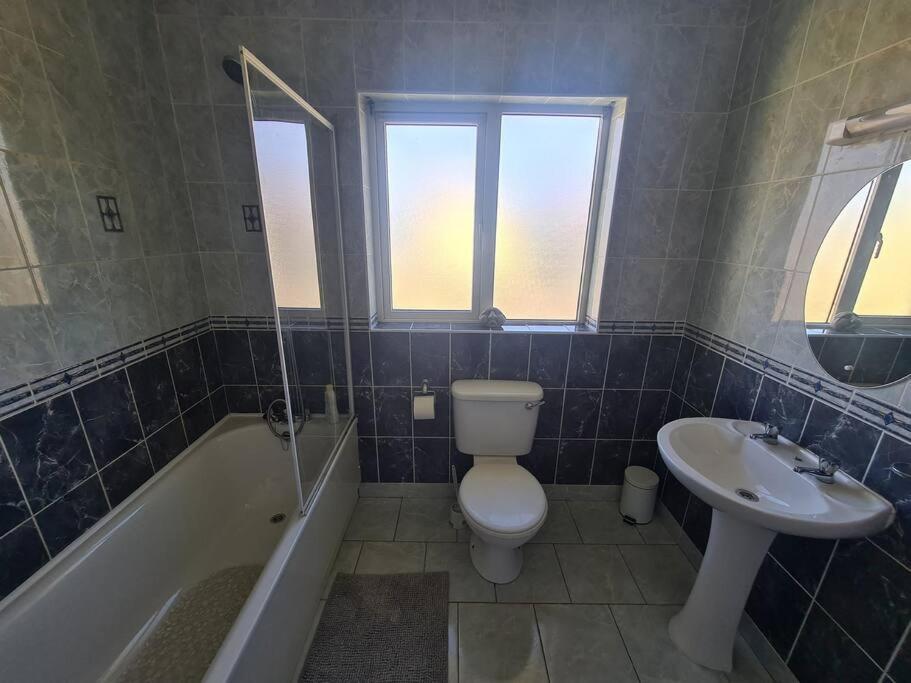 Bundoran Seaside Stays House - Wifi, Large Spacious Home ภายนอก รูปภาพ