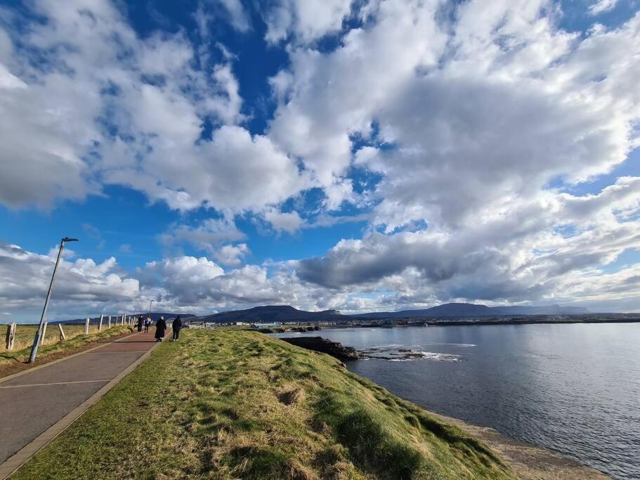 Bundoran Seaside Stays House - Wifi, Large Spacious Home ภายนอก รูปภาพ